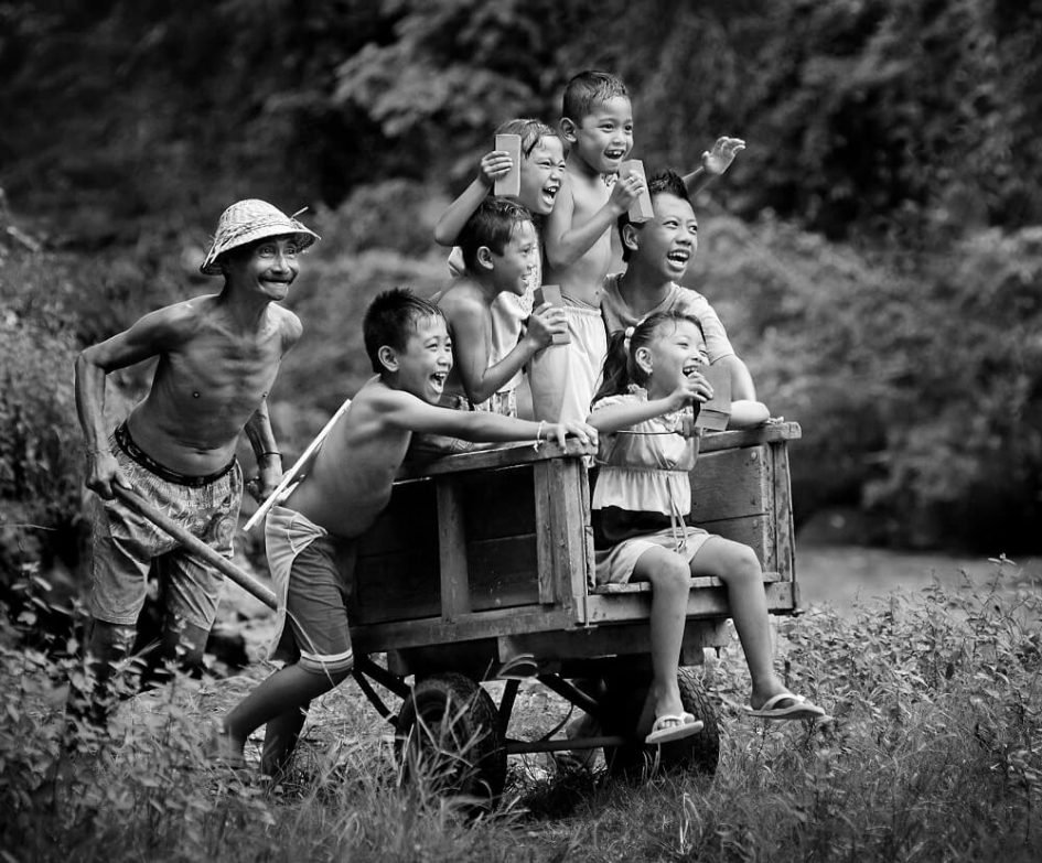 Vừa nhắm mắt vừa mở cửa sổ là cả một trời yêu thương và yên bình đến kỳ lạ